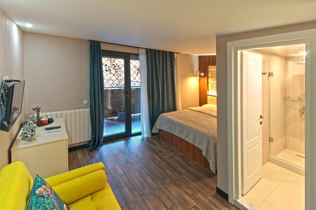 Sakhli At Chavchavadze Ave 15 Hotel Tbilisi Eksteriør billede